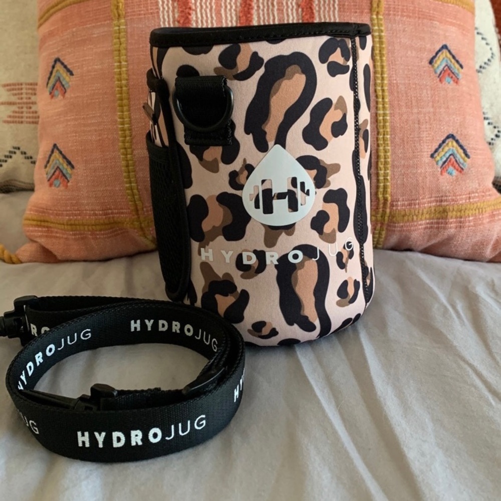Holly Gabrielle Leopard Hydrojug sleeve, discontinued